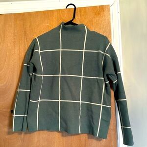 Green turtle neck sweater